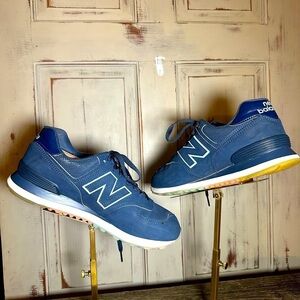 New Balance 574 Women's 9 (Fit like 8.5)